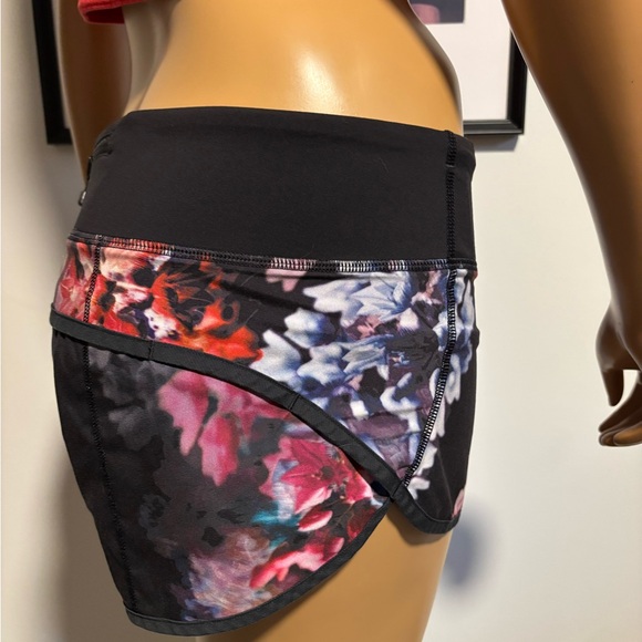 lululemon athletica Pants - Lululemon Run Speed shorts Sz 6- flower pattern